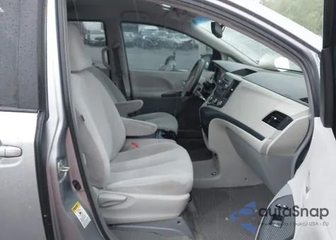 2011 Toyota Sienna Le z USA, uszkodzony, nr VIN 5TDKK3DC7BS165746